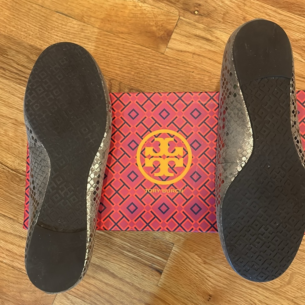 Tory Burch signature flats - size 7 - Picture 2 of 3